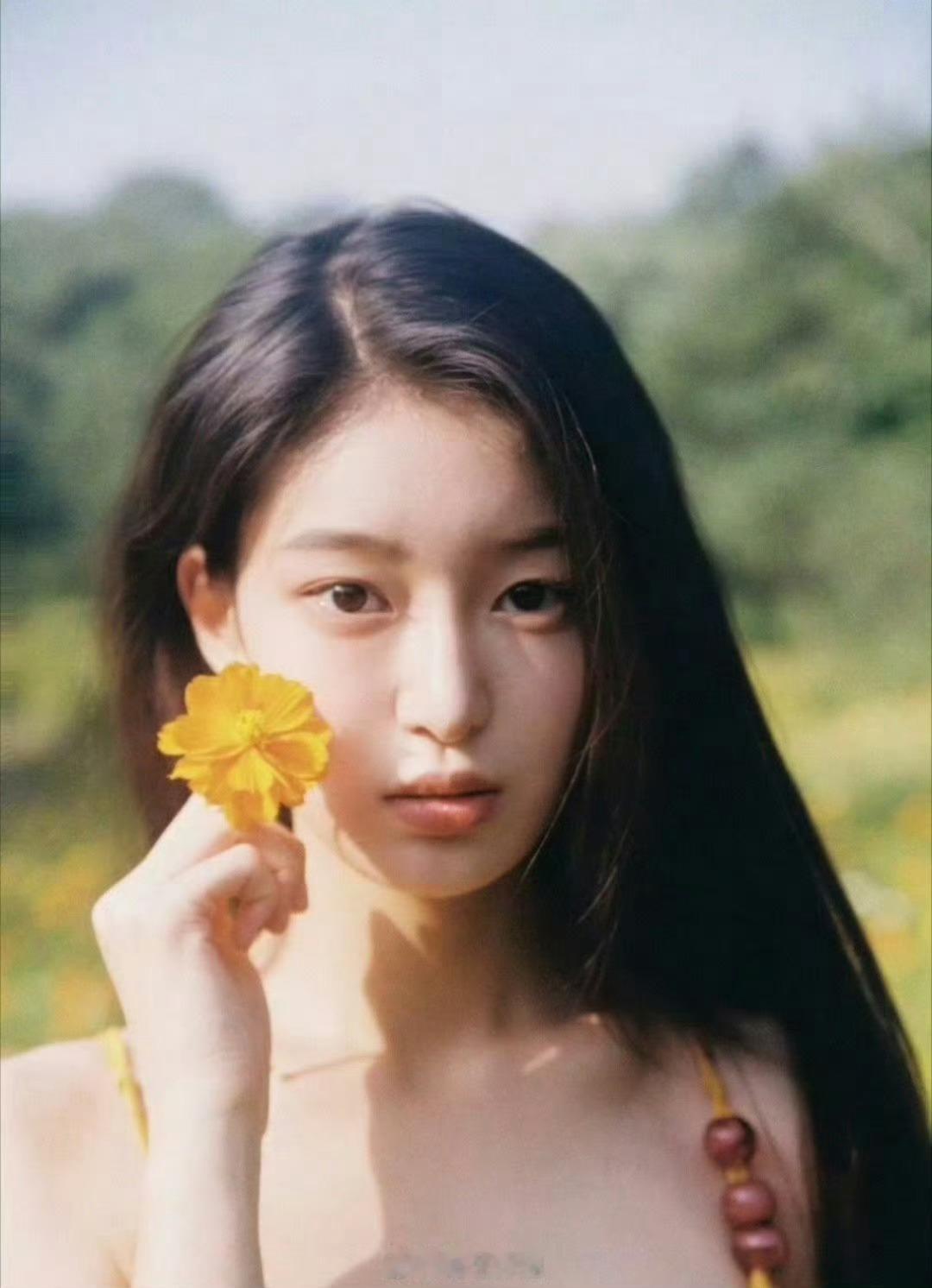 电影偷偷藏不住主演阵容↓朱珞宁、周皓崎、夏浩然分别饰演桑稚、段嘉许、桑延 ​​​