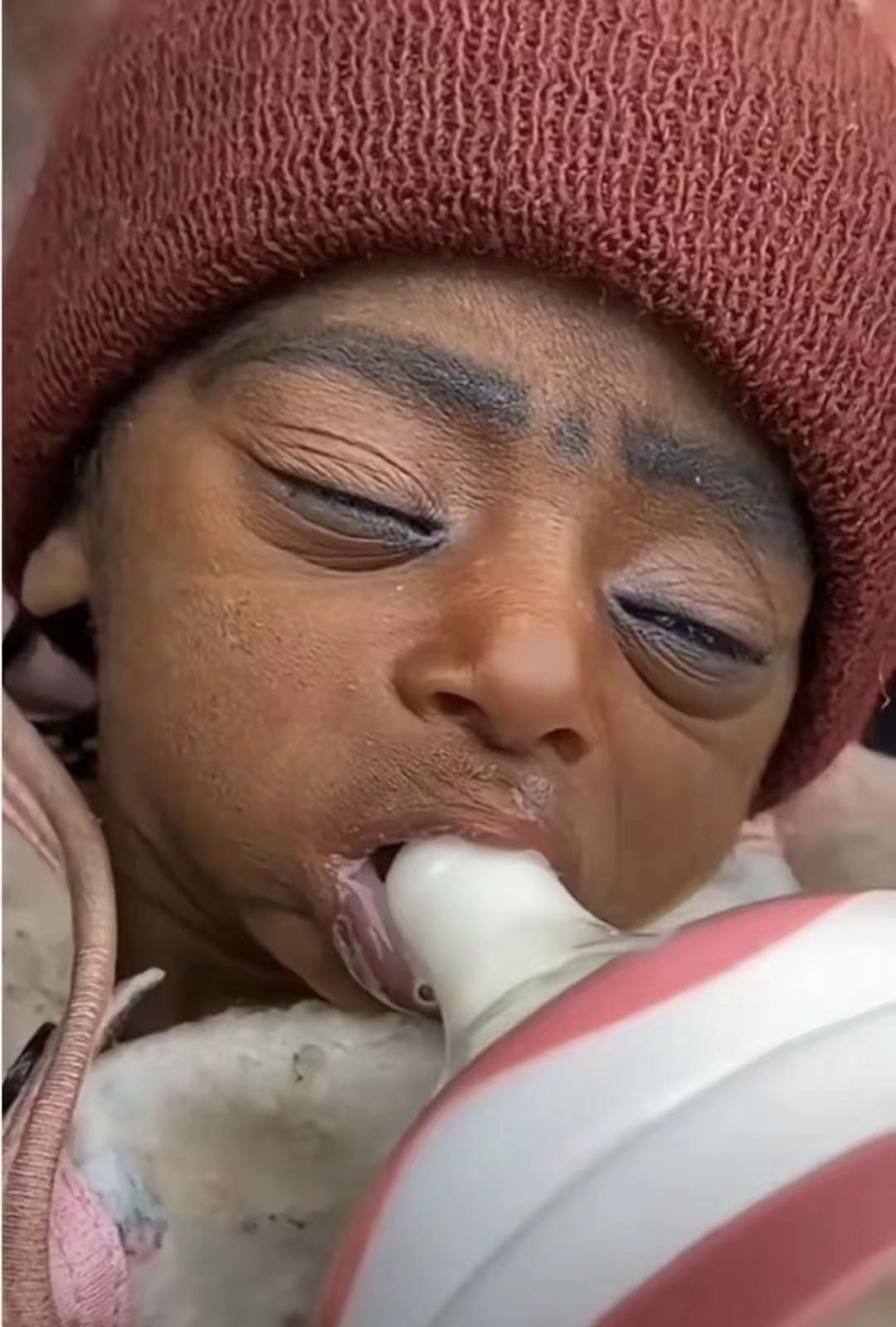 别听影视剧瞎扯，啥“保大保小”，都是假的。
现在医院早不是赌命的赌场，是技术活儿