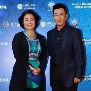 1991年，萨日娜为能分到11平米房子，258元彩礼就嫁给同学潘军，婚后她被嫌弃