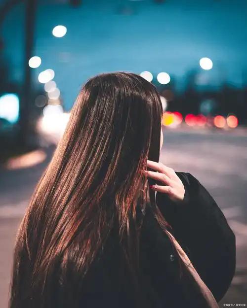 直到遇见怦然心动的女人，我才知道钱有多重要。可见从前的我是多么的浅薄和清高。
