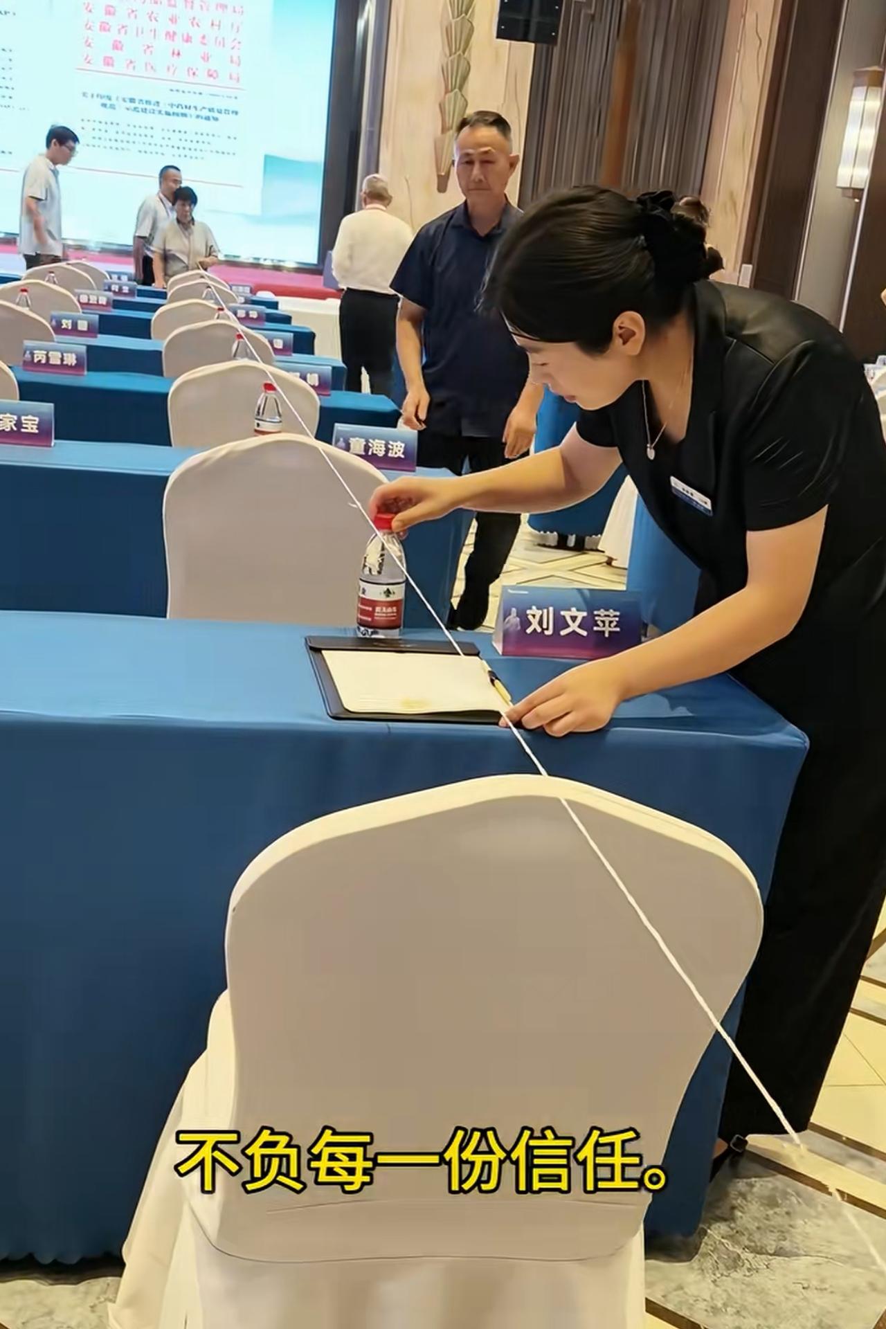 1949年，先辈把中国从一个半封建、半殖民地、由买办资本家控制中解放出来。这时的