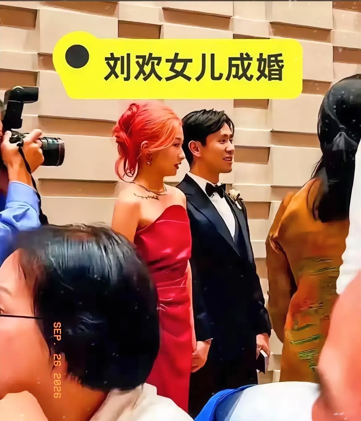 好奇查了下刘欢的女婿，
并不是什么富二代，而是出生在重庆一个普通的书香家庭。
