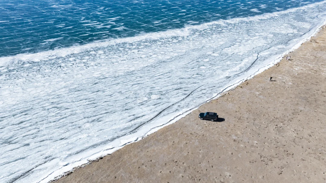 普莫雍错冰裂在南岸，不在观景台北岸