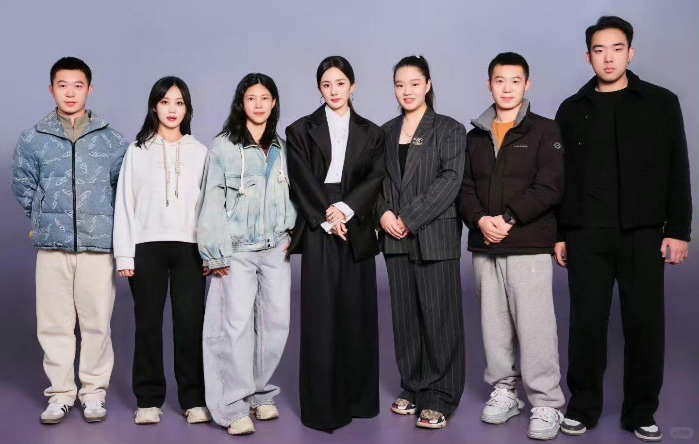 没见过的合照，特别美的杨幂[爱慕][爱慕] ​​​明星跟普通人还是有壁啊 ​​​