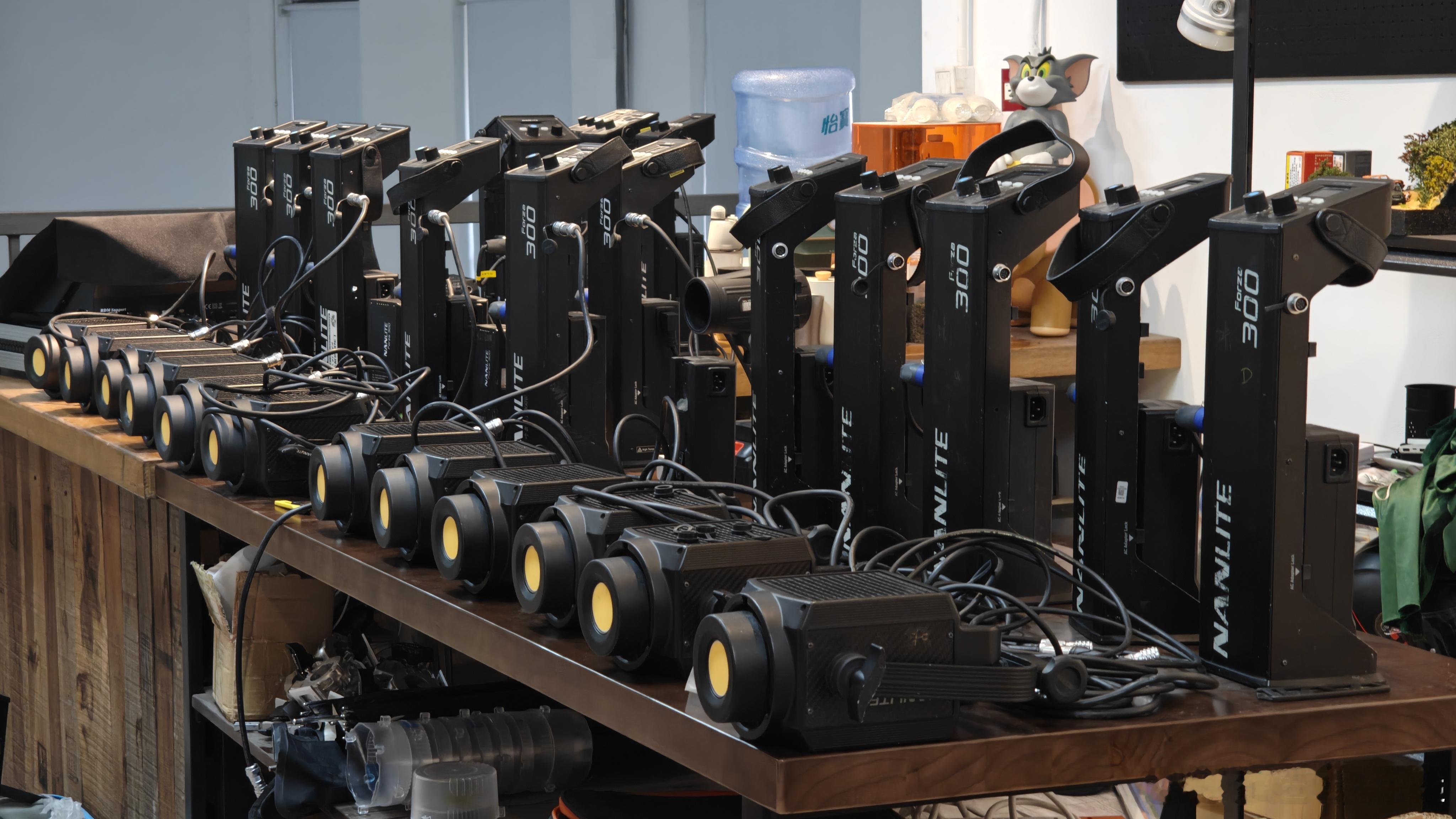 双11上线国家贴息专区双11给新影棚采购了一堆灯[嘻嘻]你们双十一准备买什么？ 