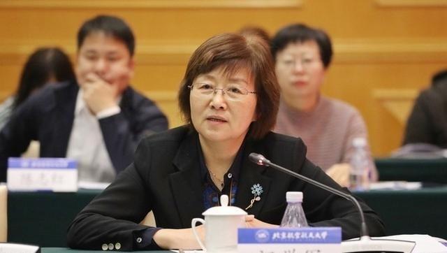 美国慌了，中国出了一位比导弹还可怕的女人！谁能想到，中国的东风17导弹出自她之手