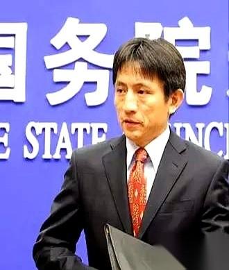 美国财长，直接在全世界面前，指名道姓地“批评”咱们的谈判代表。
这事儿第一眼看，