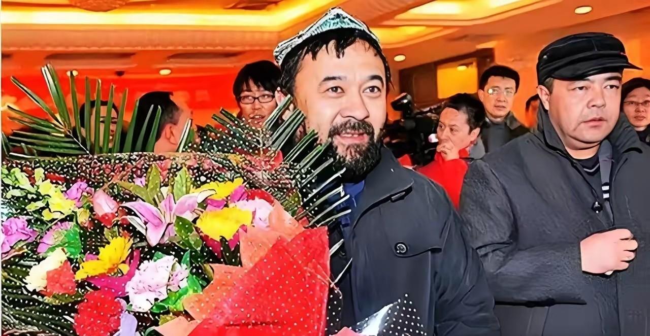 新疆一男子退伍后，在贵州卖羊肉串8年，每串利润不到3毛钱，不料，男子竟将辛苦攒下