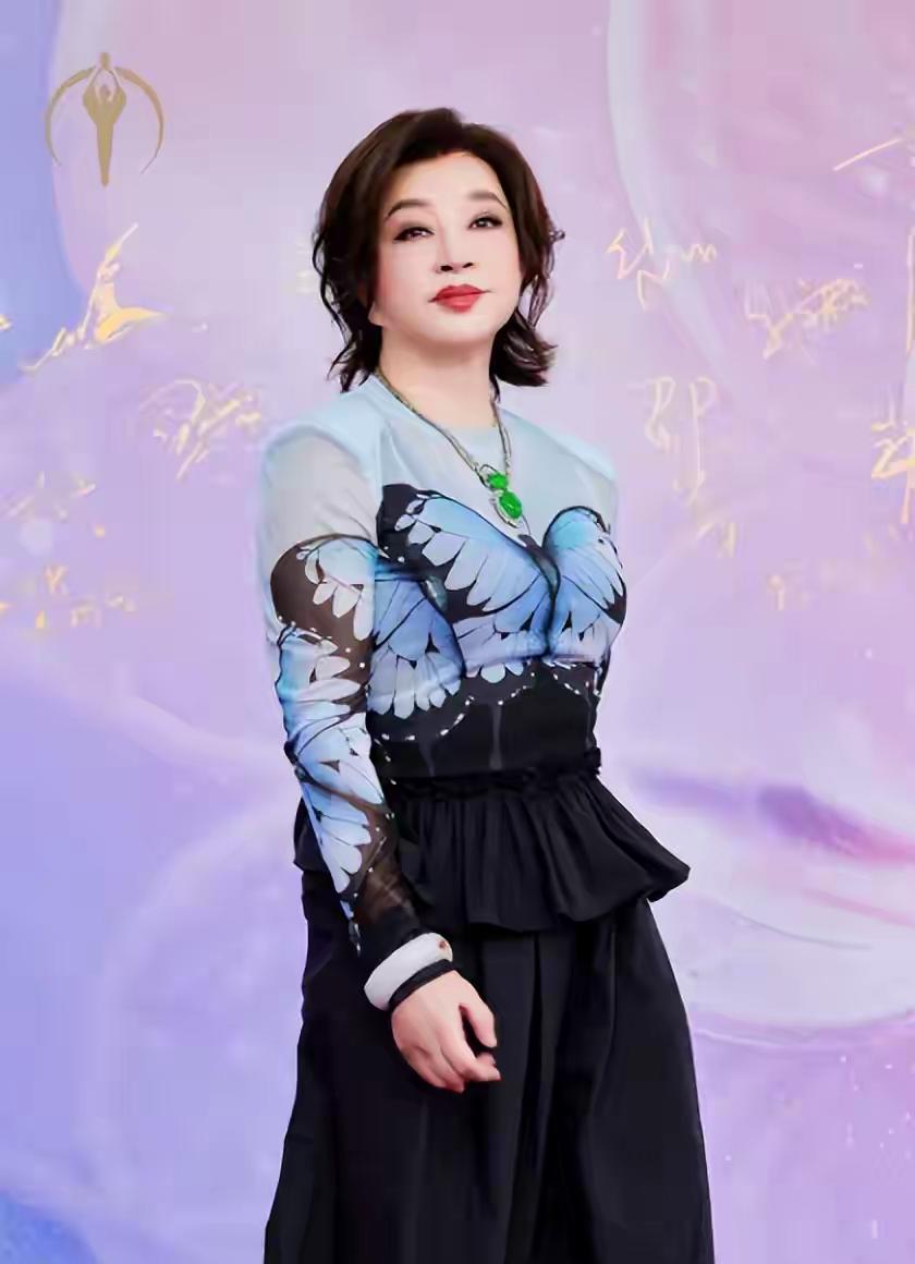 刘晓庆哪一个人格特质最厉害

窃认为，刘晓庆让人佩服的地方在于，不只是出色的表演