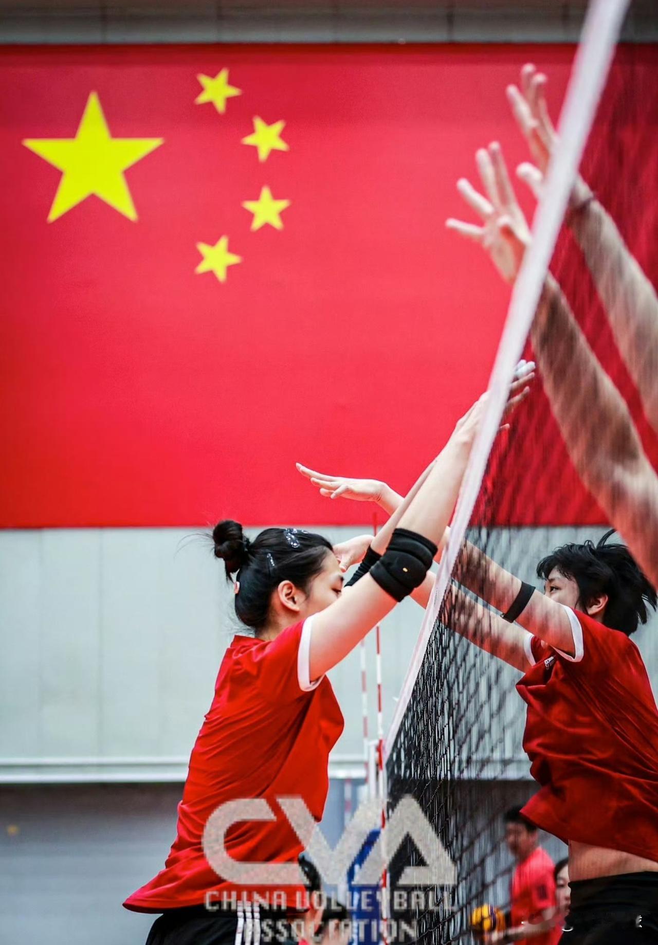 预测明天中国vs捷克女排的首发阵容，我先来:
【主攻：庄宇珊、董禹含
【副攻：陈