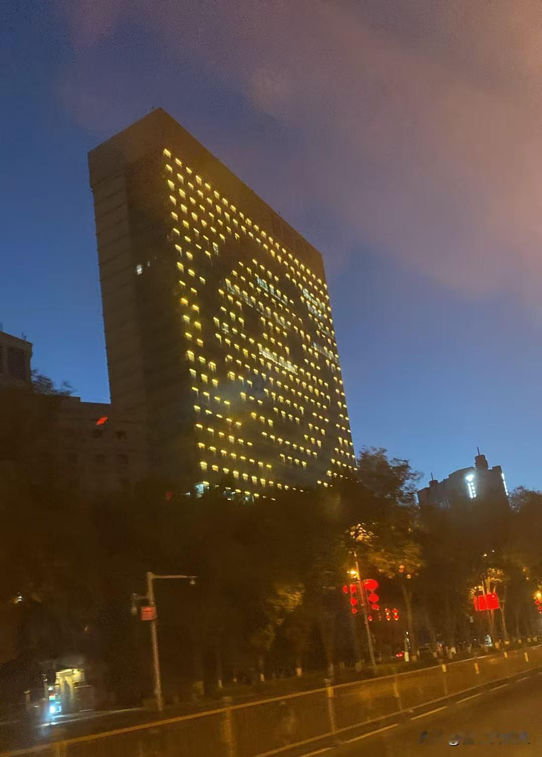 这里曾经是我奋斗的地方，在这里居住了两年多，还是非常留恋，

那时每天早上在南湖