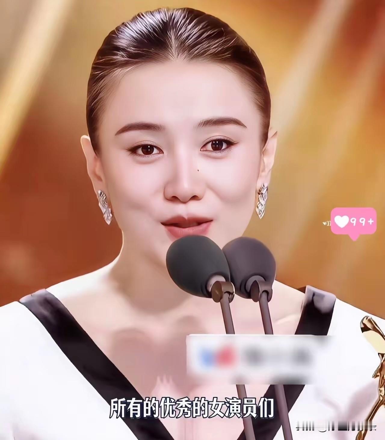 宋佳的大光明发型，是内娱难得的松弛感
 
看遍内娱红毯，发现一个很特别的细节。