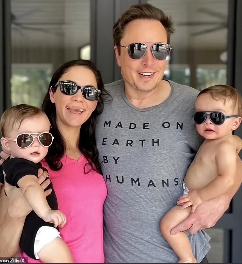 已公开的孩子就有14个，刚刚官宣的漂亮女友就给他生了4个。

马斯克还真的是想要