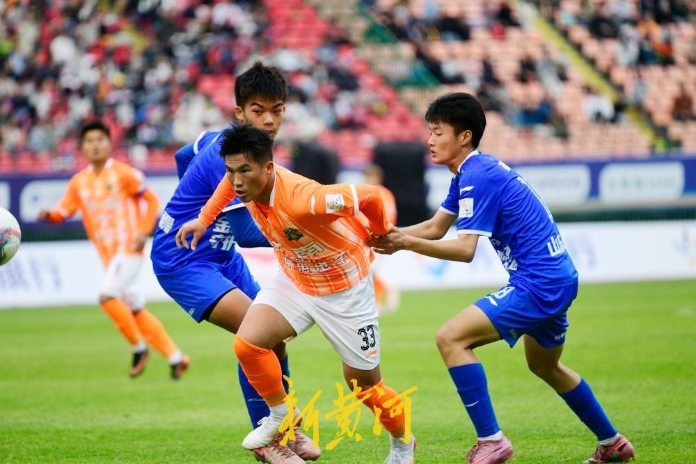 5月2日，2026齐鲁超赛济南赛区一场焦点战在山东省体育中心体育场打响。坐镇主场