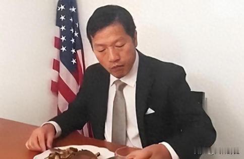 东北一高校教授卖掉北京房产，携领全家赴美定居，走前怒放“豪言”：中国文化低级，要