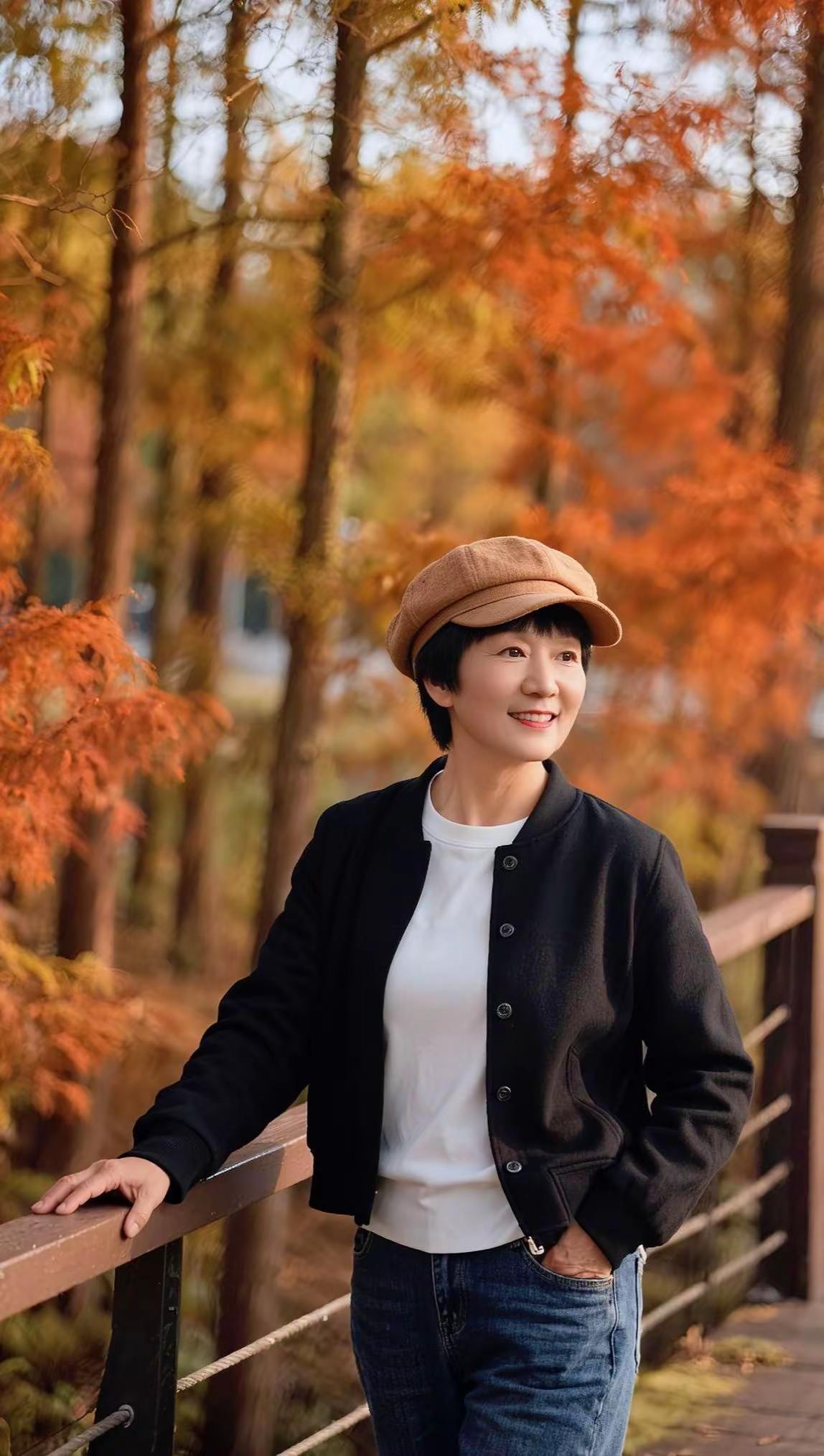 时光匆匆，又是一年秋季，不再多求，只想岁月缓缓流，健康多点，烦恼少点，风吹过皆为