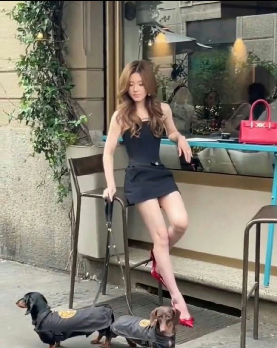 赵露思头现在感觉好大[允悲]太瘦了 ​​​