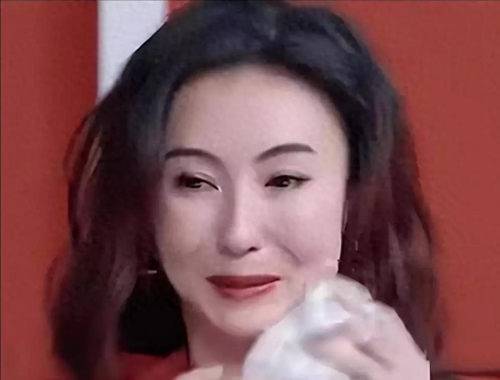 张柏芝己有两个孩子，为什么还生三胎？是响应国家号召？当时国家二孩政策才开放不久，