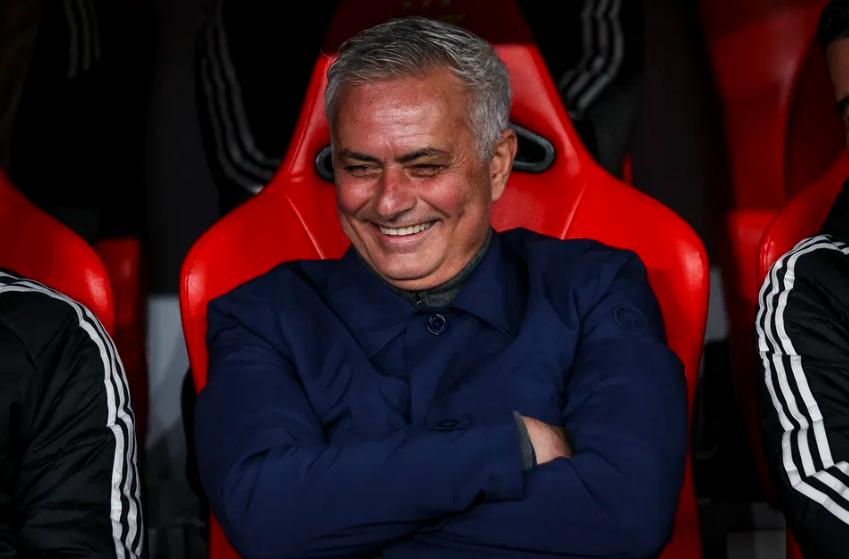 纽卡斯尔将皇马潜在教练目标穆里尼奥作为球队走向正轨的人选之一。
随着埃迪·豪的帅