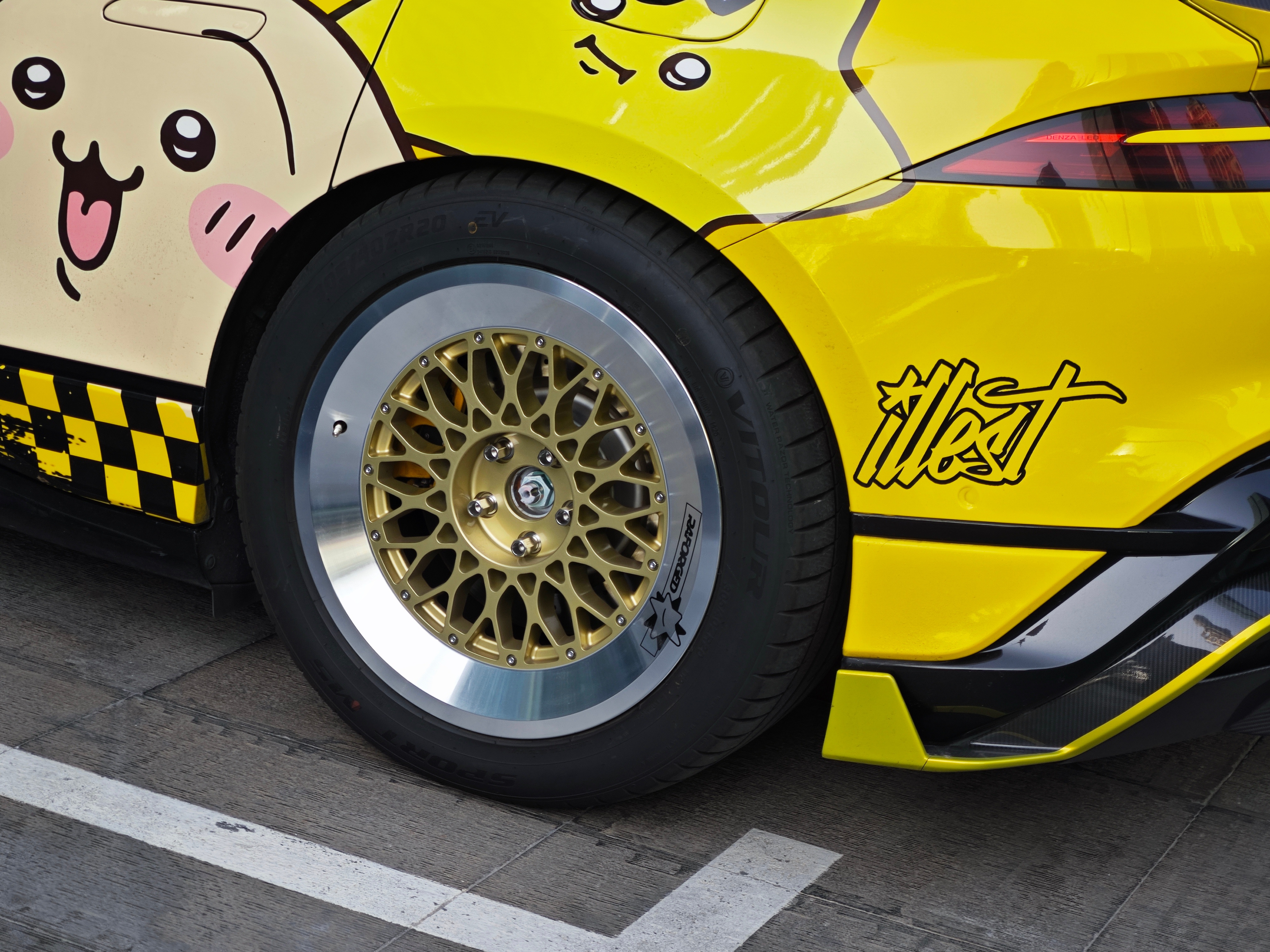 抽奖详情 评论区抽38个锦鲤，明天开。忙里偷闲，City Walk一下。一半繁花