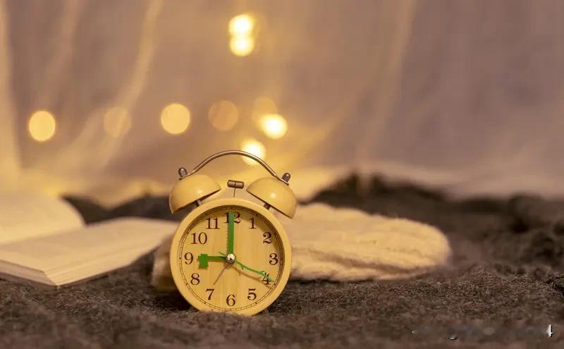 这4个小时被称为黄金睡眠时间 睡眠这事，质量可比时长重要多了。现在研究指出有4个