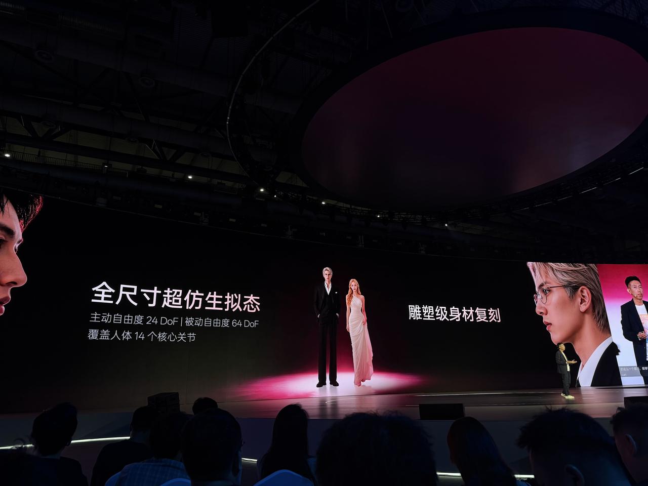 具体产品来了，优必选优世界超仿生机器人。
可以看到，目标就是超仿生，做到更像人，