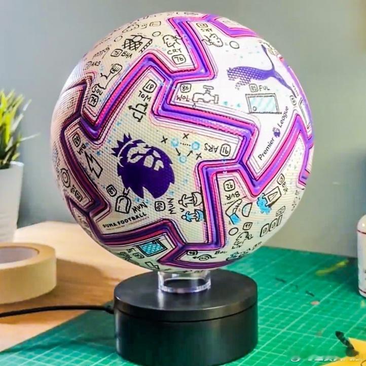 哈兰德获赠特别款足球，以庆祝他达成英超百球里程碑！⚽️👑