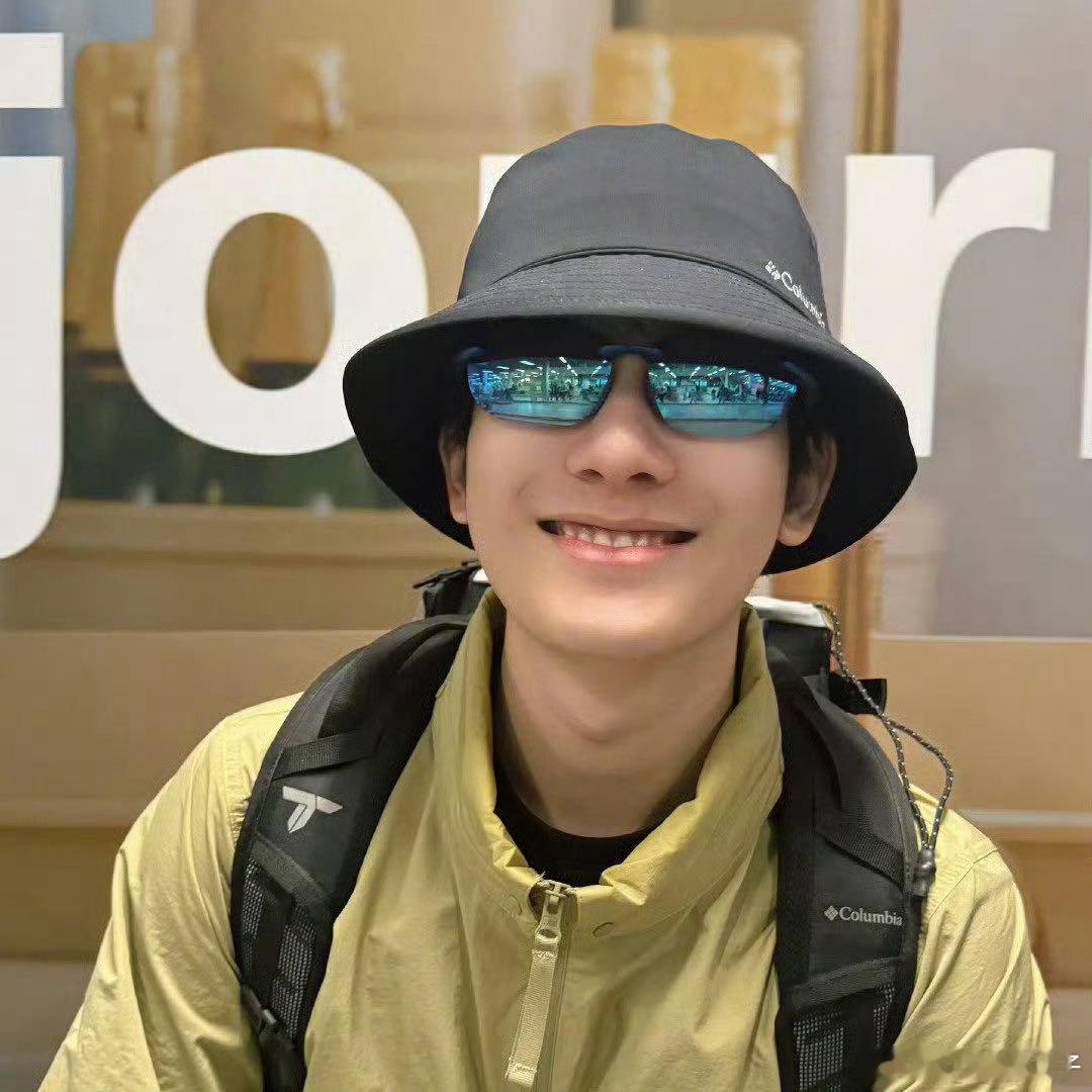 胡先煦看似保密早漏成筛子了主要感觉他的性格什么的都很讨人喜欢 ​​​