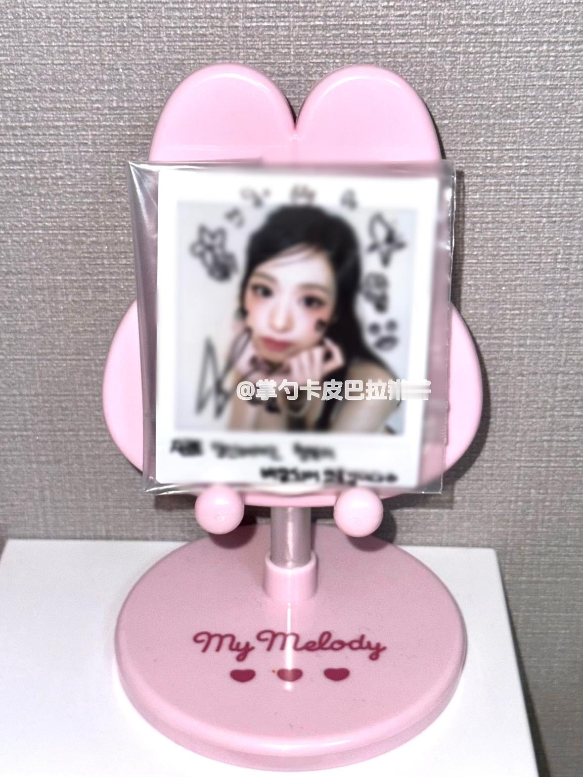 这张猫咪戳脸签拍简直太萌 雅贤还画了超级多的涂鸦和Ps🥺我的眼睛现在很贵…©掌