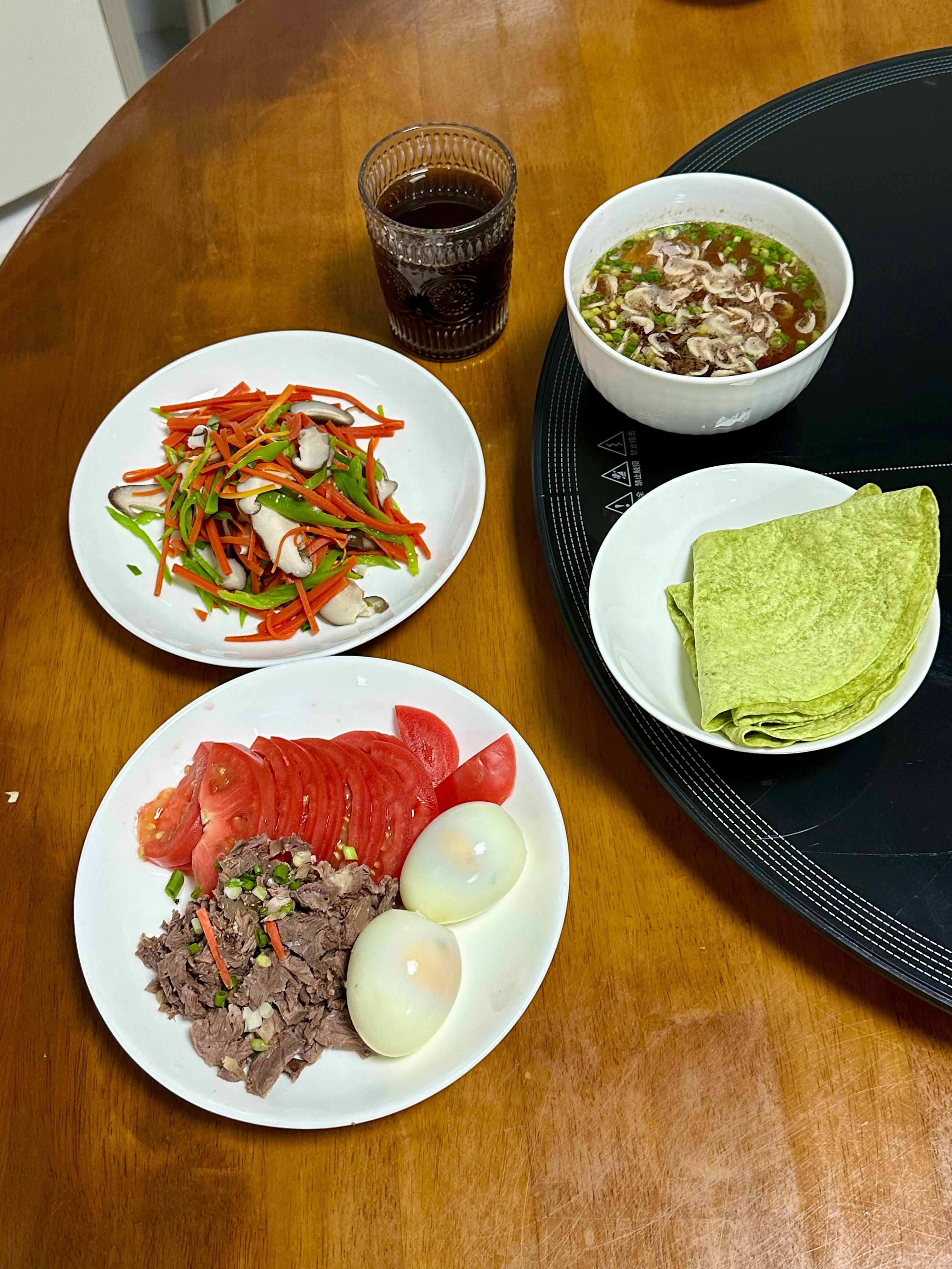 水煮牛肉素菜卷，做了个简单基础调味。  ​​​