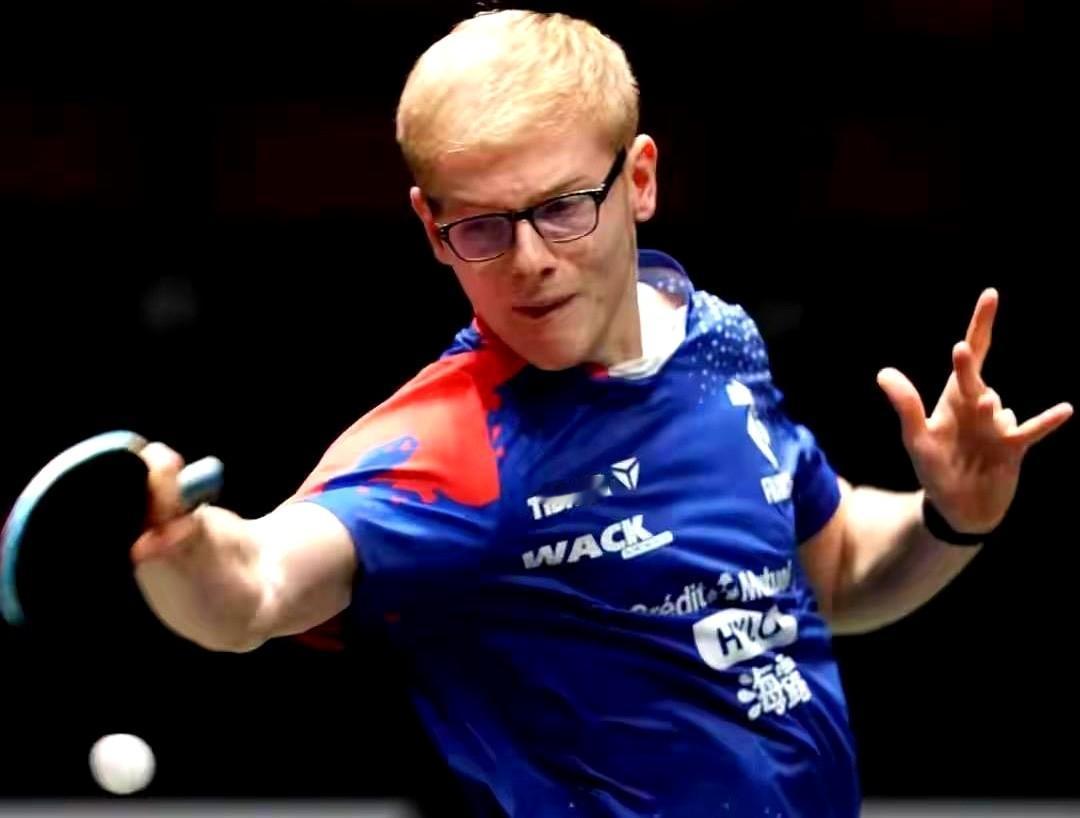 我去！马克龙这波成都乒乓局也太会玩了吧！

现在网上都炸了——有人说他是“中国通