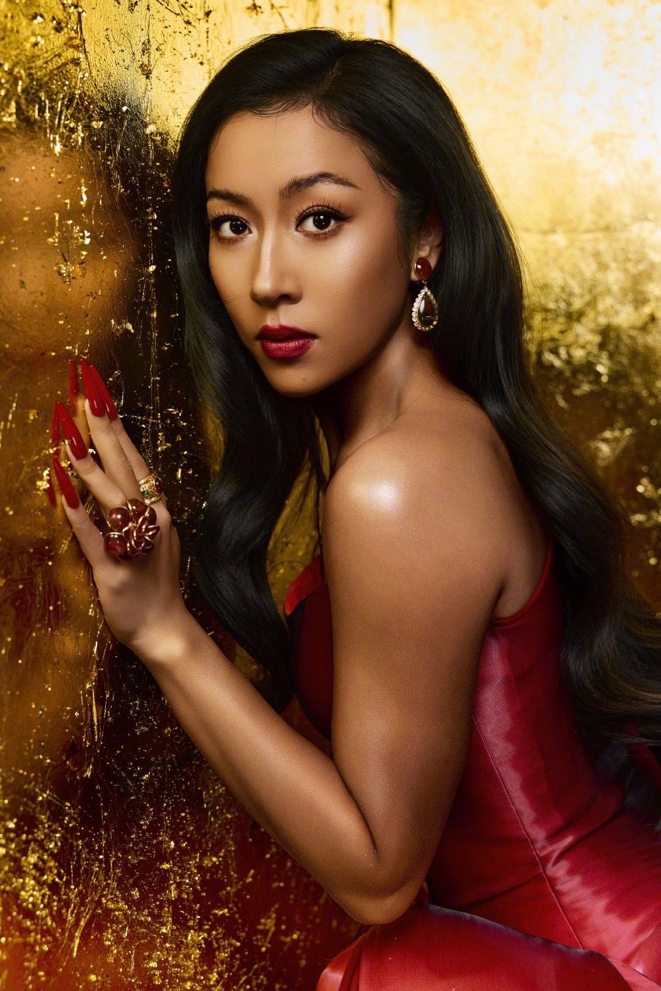 吉克隽逸竟然把高光盘用到铁皮了 看到铁皮高光盘的瞬间，就懂了什么叫“美妆专业人士