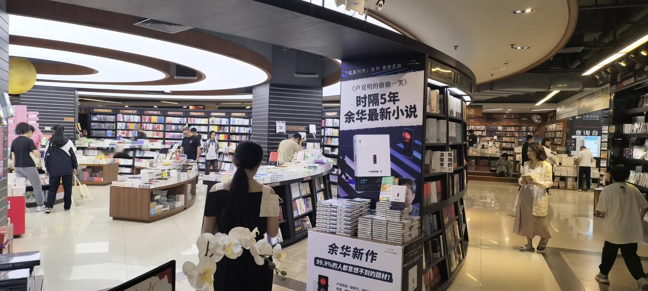 在深圳
在深圳待了两天住了两晚，逛了南山后海。感觉深圳的这家猪脚饭比中山的那家好