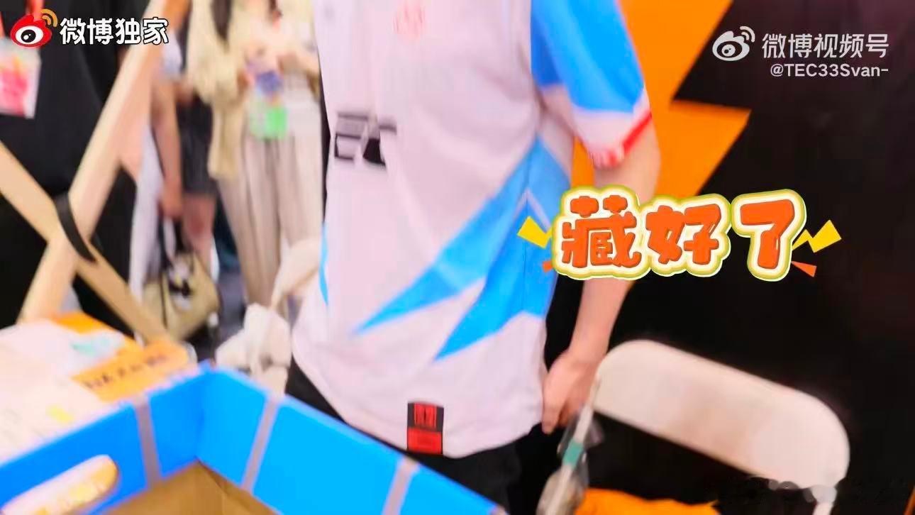 刷到33在武汉打卡各种美景美食，独自逛遍江滩街巷玩得尽兴，借着这句文案调侃一番，