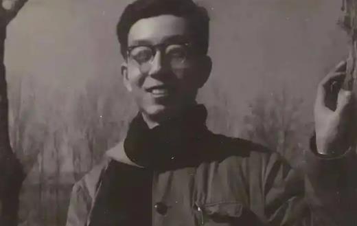 1983年，一位民工胡乱敲击饭盒的节奏被一个人无意间听到，谁曾想，就是这个敲饭盒