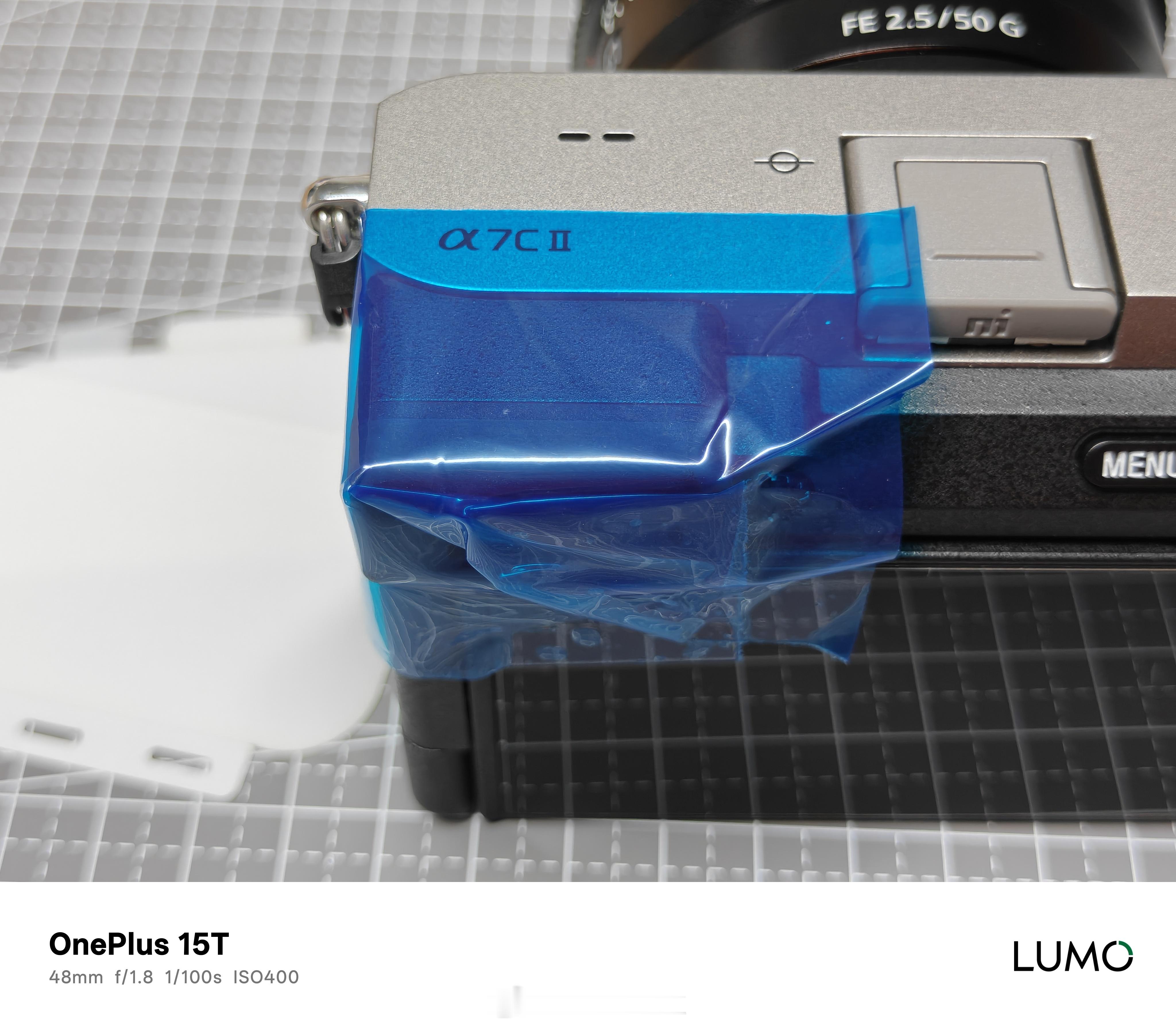 A7C2最多余的就是这个电子取景器，每次从兜里掏出来都会把裤兜外翻，又不能拆下来