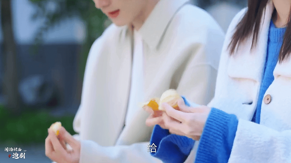 #舍不得星星# 虽然还没戳破那层窗户纸，但是甜蜜还在持续升温~ ​​​