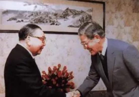 以蒋经国的实力和威望，完全是可以在1988年去世的时候，将台湾省交到他的儿子手中