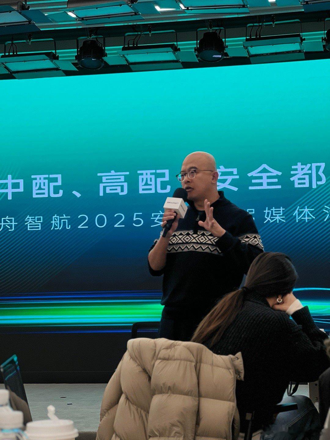 在一段式端到端大模型之外，注重「性价比」的轻舟智航提出了基于两段式生成方法的世界