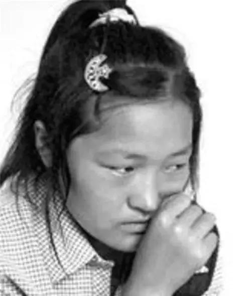 2006年，一名来自河南的高考考生蒋多多公然在考场上违反规定，义愤填膺写下800