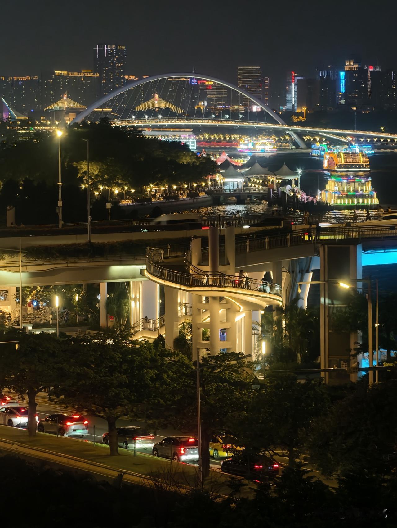 随手拍几张广州夜景。
充满温情的城市。
