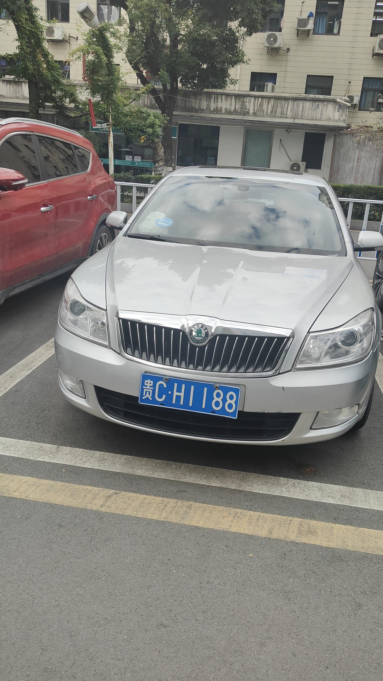 斯柯达最好的设计
就是后排可以放倒
轿车后排能放倒的
很少很少微乎其微