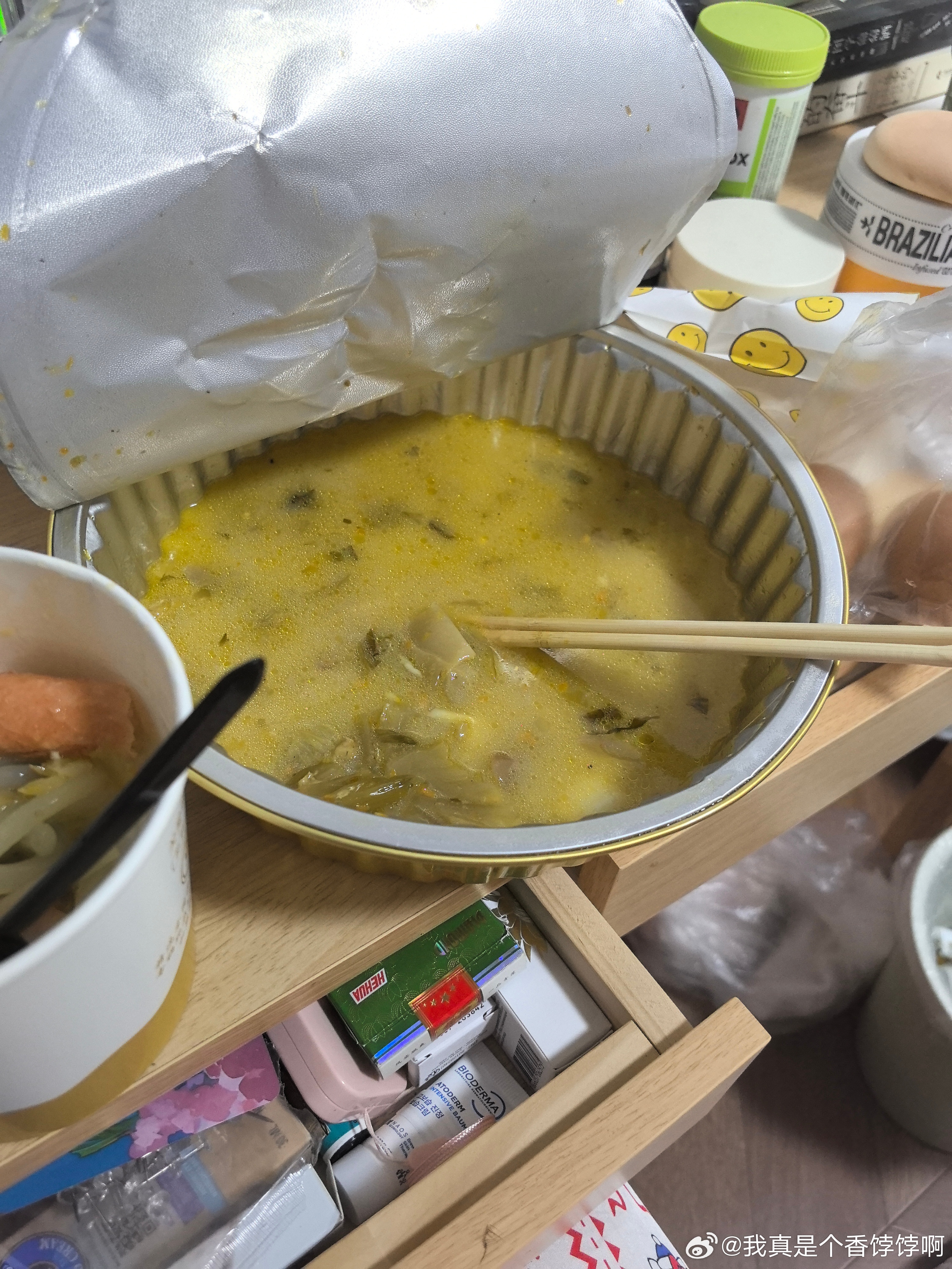 香饽饽你上辈子一定是猪吧 怎么吃了一盆牛蛙呢？怎么喝了一碗半白粥呢怎么还有俩鸡蛋