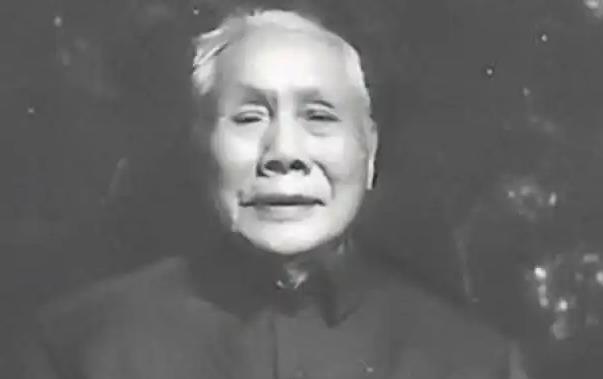 国军少将放走9万红军，建国后伟人下令一定找到他，1934年长征途中，9万红军陷入