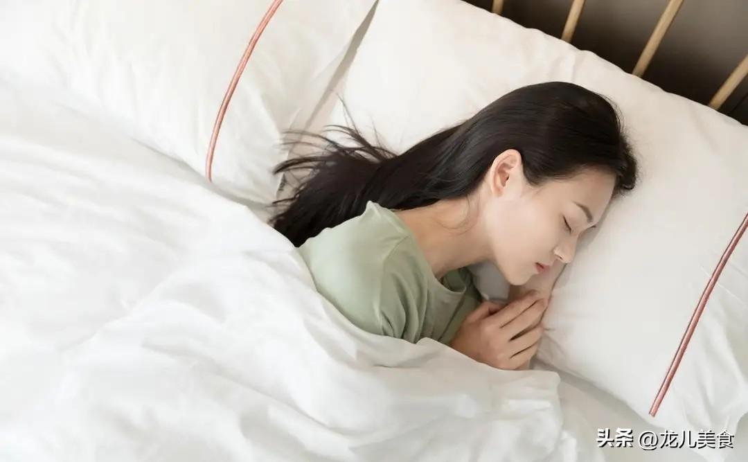 女性一周几次性生活比较好？同房中4个小细节，最后一个经常忽略
 
网上总在流传各
