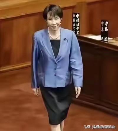 高市早苗称“无权认定台湾地位” ，绝不是对中国示弱，而是给中国又挖了一个大坑。