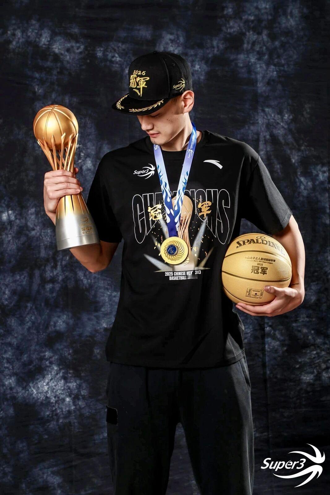 10.19 超三联赛三年两冠🏆11.15 全运会成功卫冕🥇过去一个月，属于颜