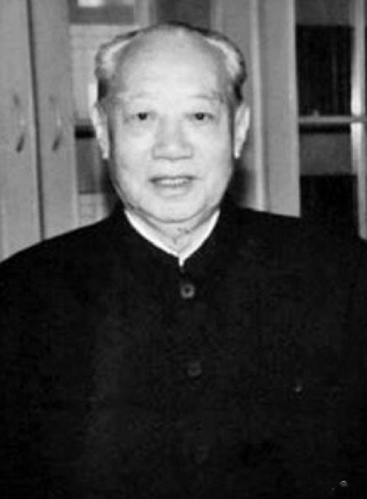 毛主席离世后，让原本动荡的时局更加动荡，四人帮的行为日渐猖獗。

在毛主席吊唁期