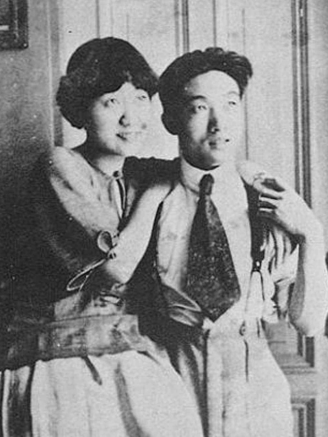 “假如现在有一个人，想带你去外国，你去不去？”1917年，徐悲鸿托好友询问蒋碧薇...
