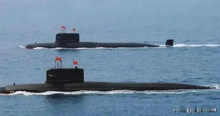 2026年6月，中国南北两大造船基地同步下水新型核潜艇，标志着其核潜艇产能首次超